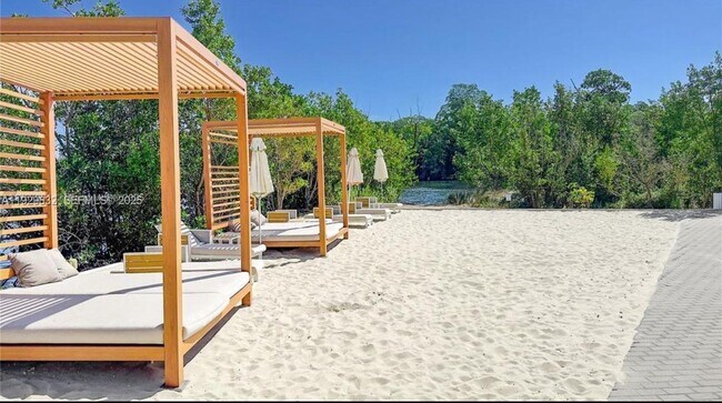 Building Photo - 16385 Biscayne Blvd