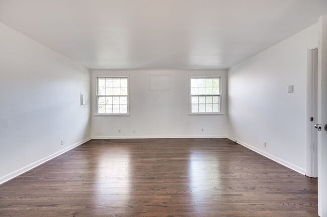 Building Photo - Amazing price for a rental in this area!