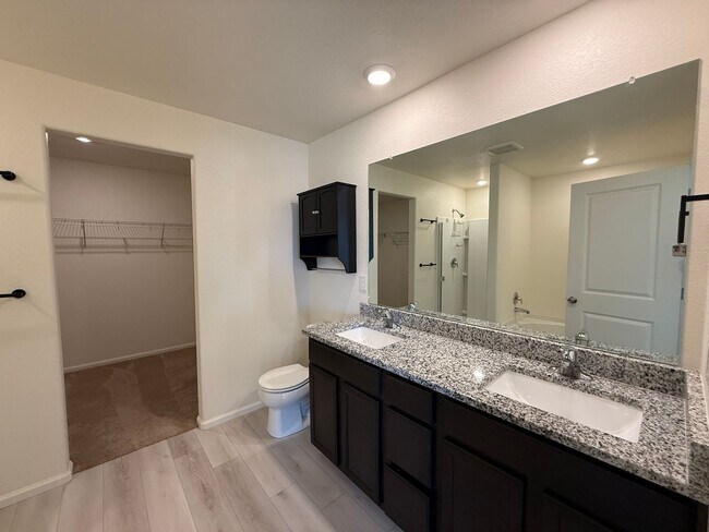 Building Photo - 3 Bed 3 Bath Home Minutes Away from Ft. Carson, Peterson SFB , & Schriever SFB!!