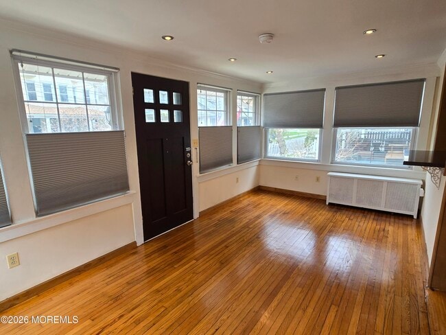 Building Photo - 904 Bergh St