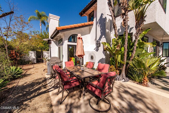 Building Photo - 2670 Grandoaks Dr