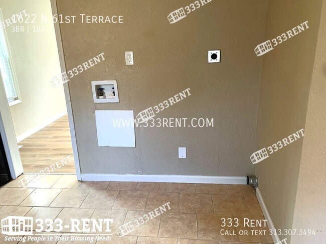 Building Photo - Renovated three bed one bath home with big...