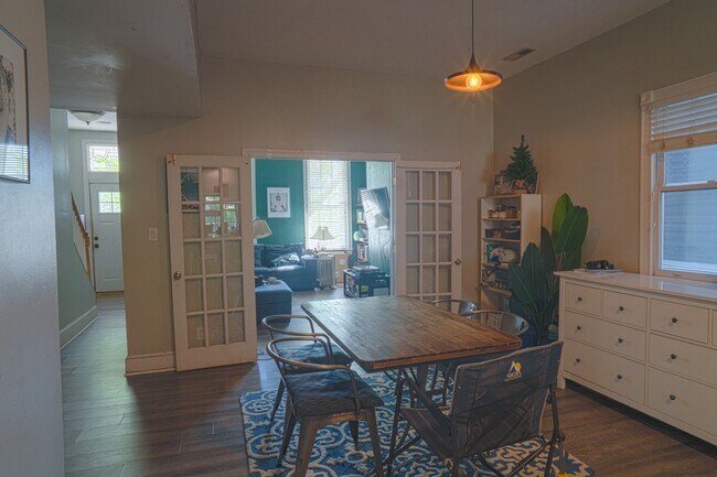 Building Photo - 4-5 Bedroom Single Family Home Located in the Fan/Richmond VA