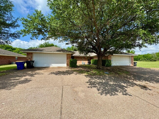 Primary Photo - Duplex