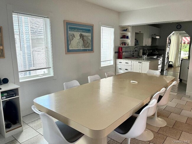 Building Photo - 11 Delaware Ave