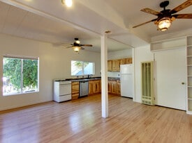 Building Photo - 945 Midpine Way
