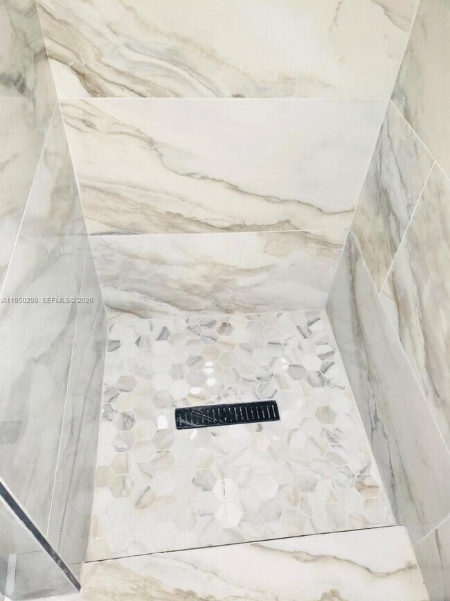 Building Photo - 270 NE 162nd St