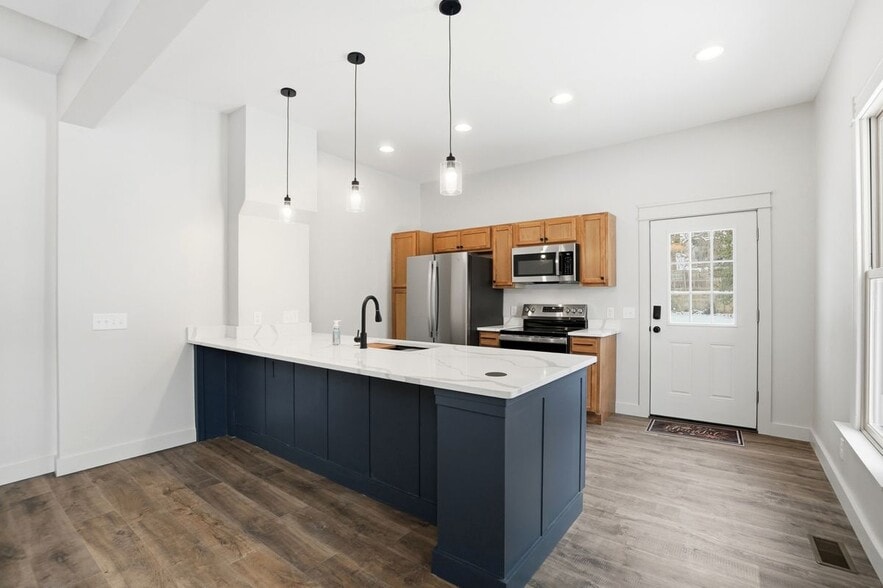 Building Photo - 131 S C St