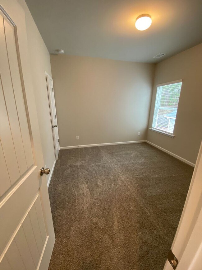 Building Photo - Gorgeous 3 bedroom home!