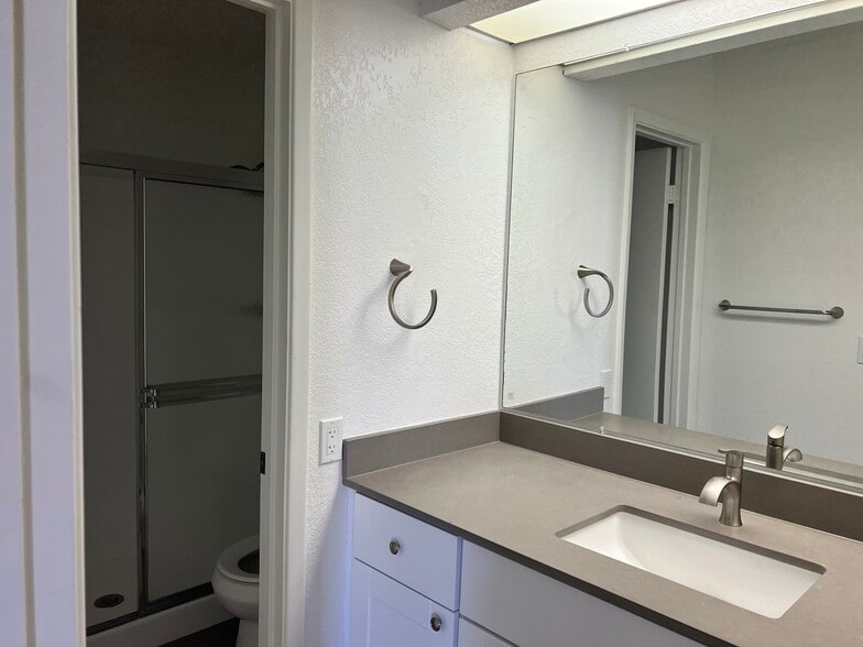 guest bath - 839 S Westwood