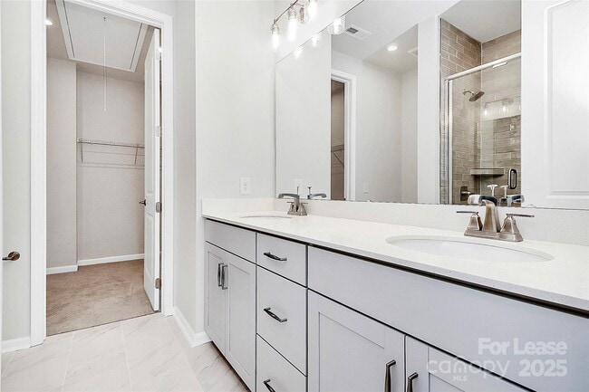 Building Photo - 5731 Castlerea Dr