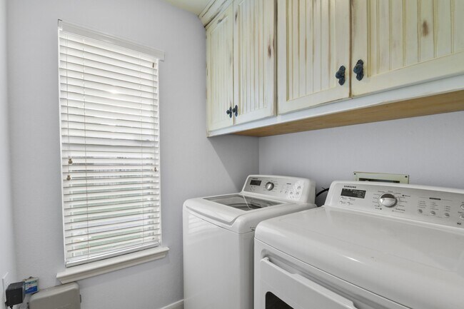 Building Photo - 15811 Vinemoss Ln