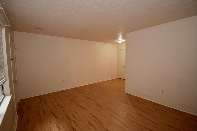 Building Photo - 129 W Vail Ct