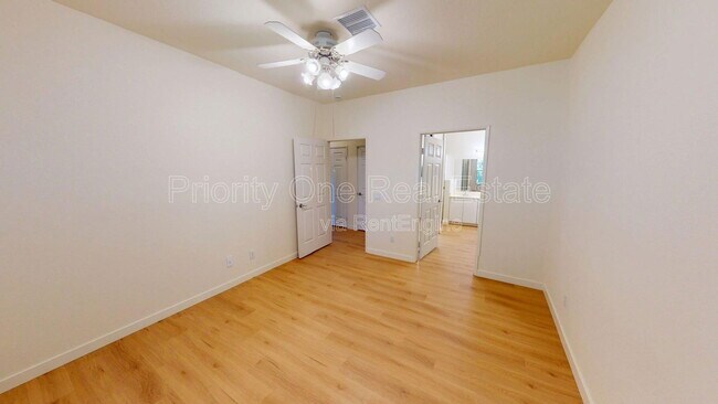 Building Photo - 10921 Sabre Hill Dr