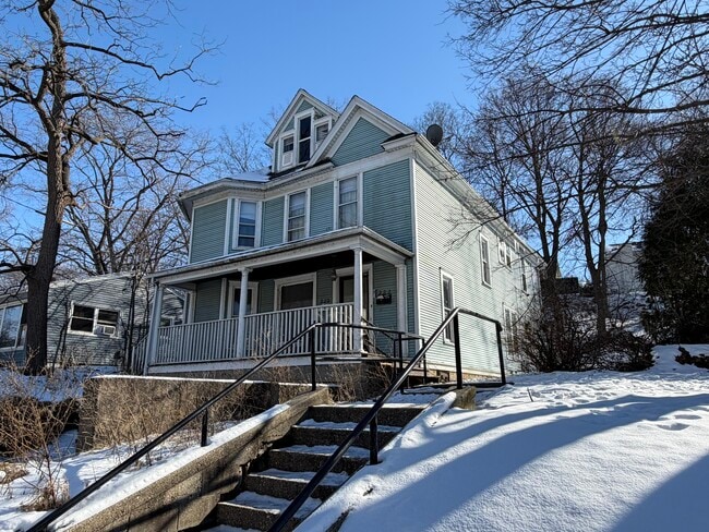 Building Photo - 220 E Racine St