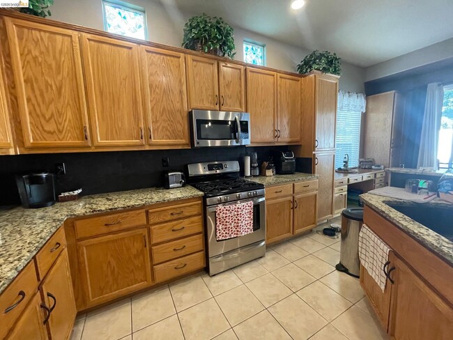 Building Photo - 92 Liberty Ln