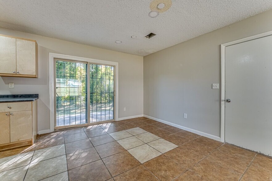 Building Photo - 283 E Hampton Ave