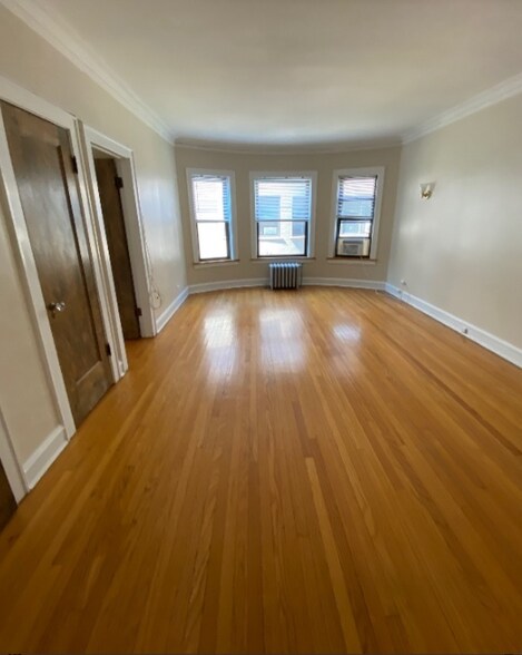 Building Photo - 4523 N Paulina St