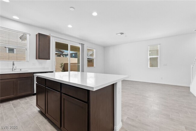 Building Photo - 966 Ferodale Ave