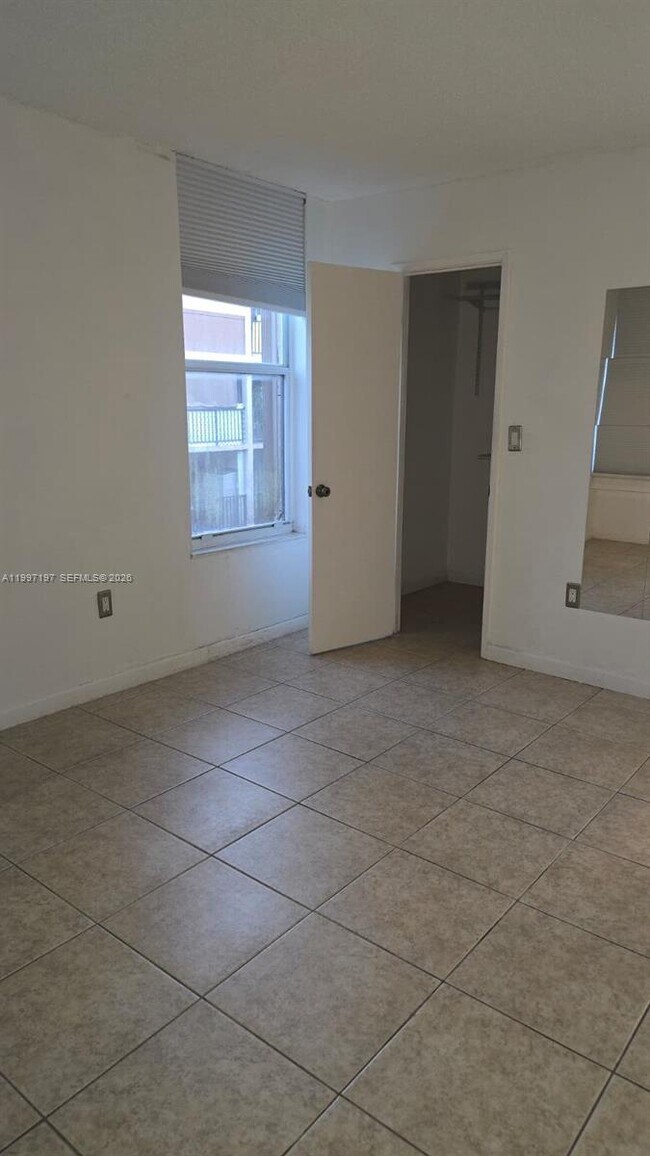 Building Photo - 702 NW 87th Ave