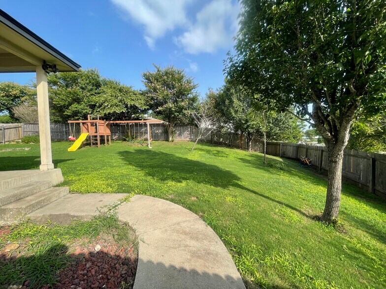 Building Photo - 411 Marquitos Drive