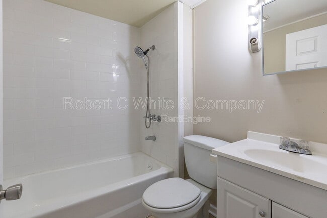 Building Photo - 314 Norwich Ave