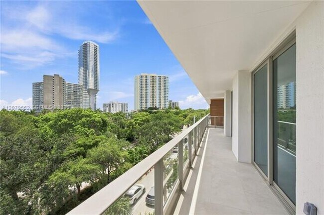 Building Photo - 2200 Brickell Ave