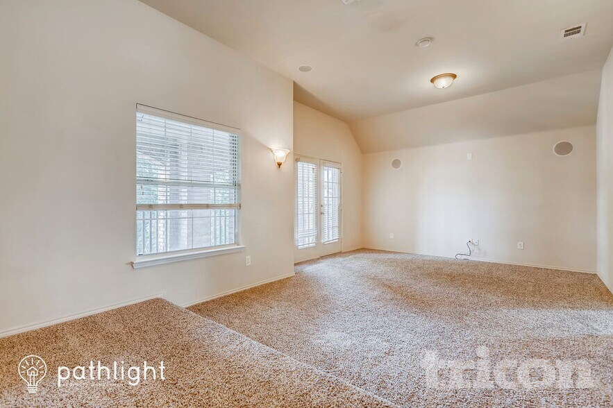 Building Photo - 5805 Paloma Blanca Dr