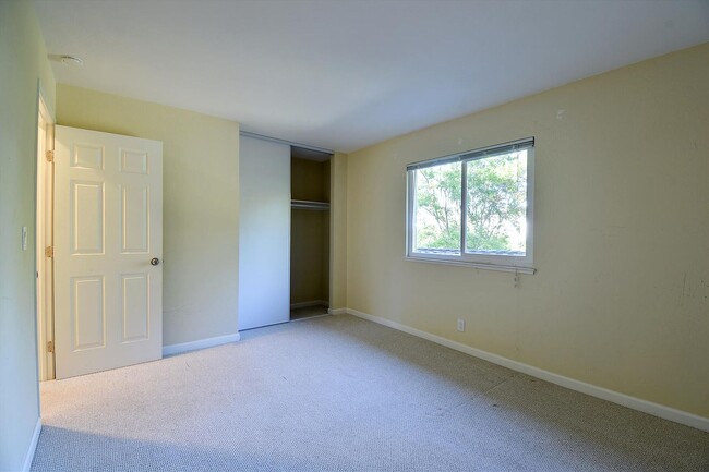 Building Photo - Remodeled townhouse with AC, Top Cupertino...