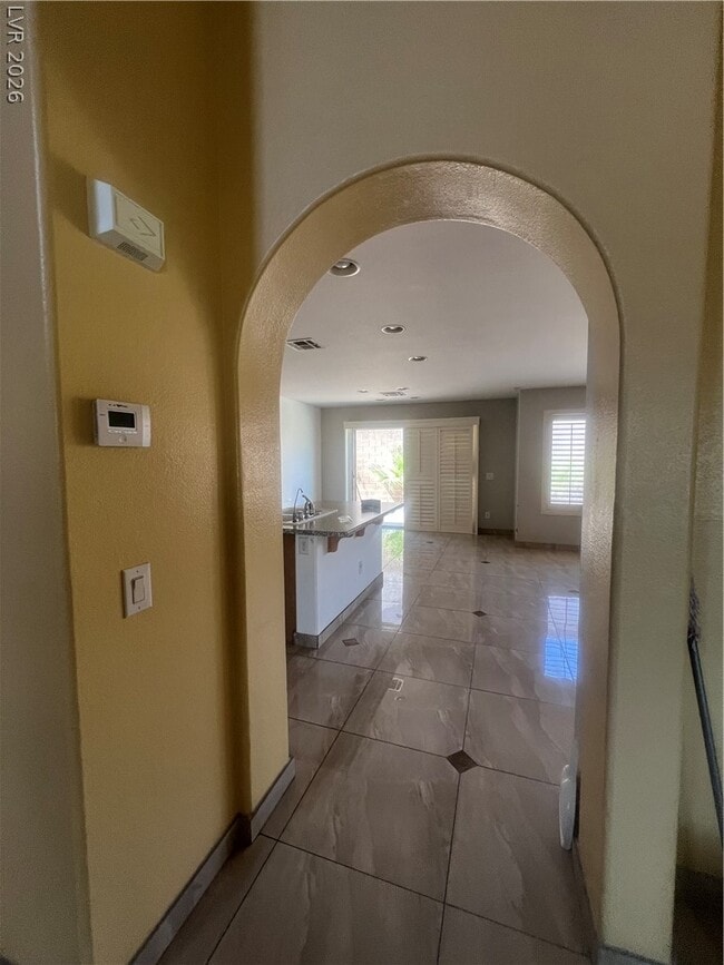 Building Photo - 5233 Aztec Heights St