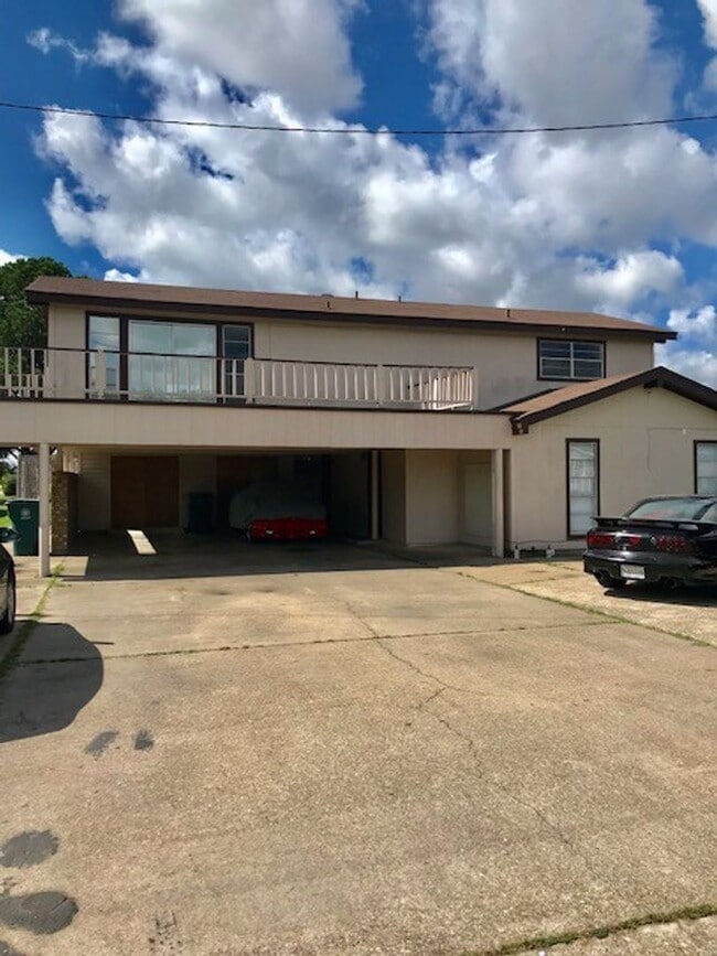 Building Photo - 3204 Cameron St