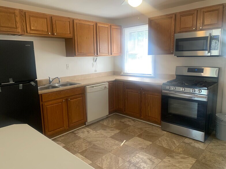 Building Photo - 9324 Phillip Ave