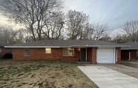 Building Photo - 1616 Chautauqua Ave