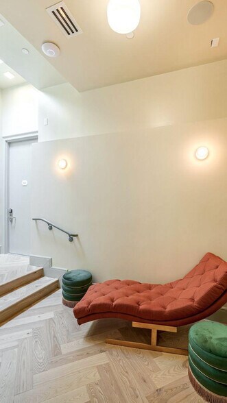 Building Photo - 604 Baronne St