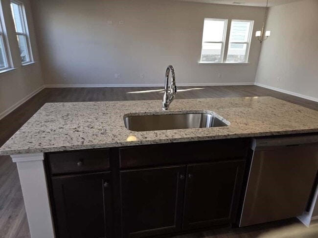 Building Photo - 12 Briarwood Dr W