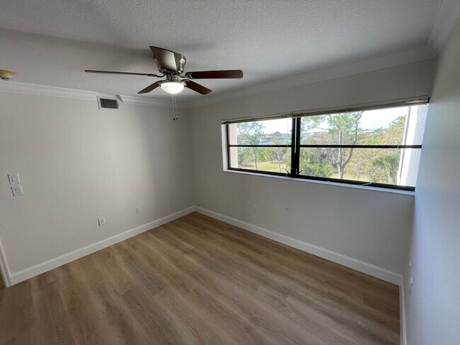 Building Photo - 2090 S Tamiami Trl