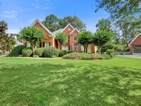 Building Photo - Beautiful Large 5 Bedroom Brick Home