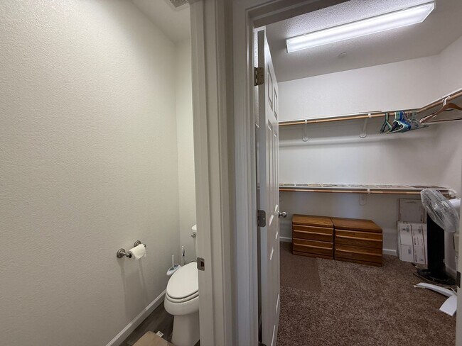 Building Photo - Must See! Fully furnished 3 bedroom, 2 bat...