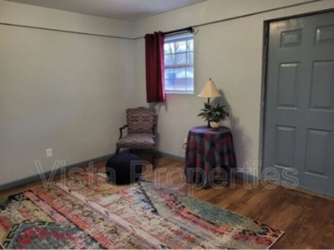 Building Photo - 40216