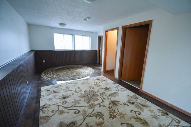 Building Photo - Spacious 3 Bed, 2 Bath Townhome with Attached Garage Available Now