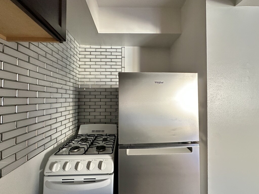 Building Photo - 6830 N Sheridan Rd