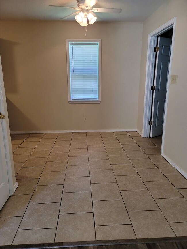 Building Photo - Cozy 3 bed 1.5 bath home for rent in Van B...