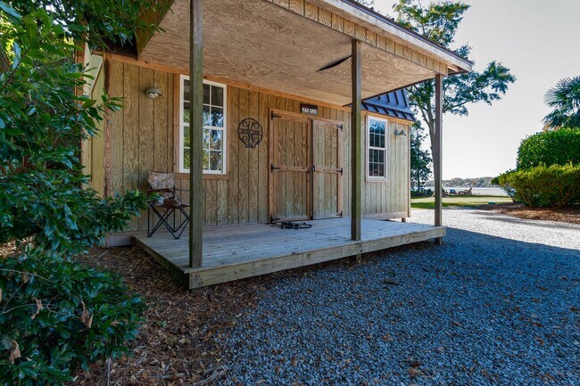 Building Photo - Waterfront Property