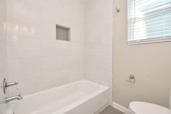Building Photo - 3710 Dreyfus St
