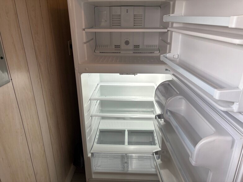 Building Photo - 2410 N Hwy 25 W