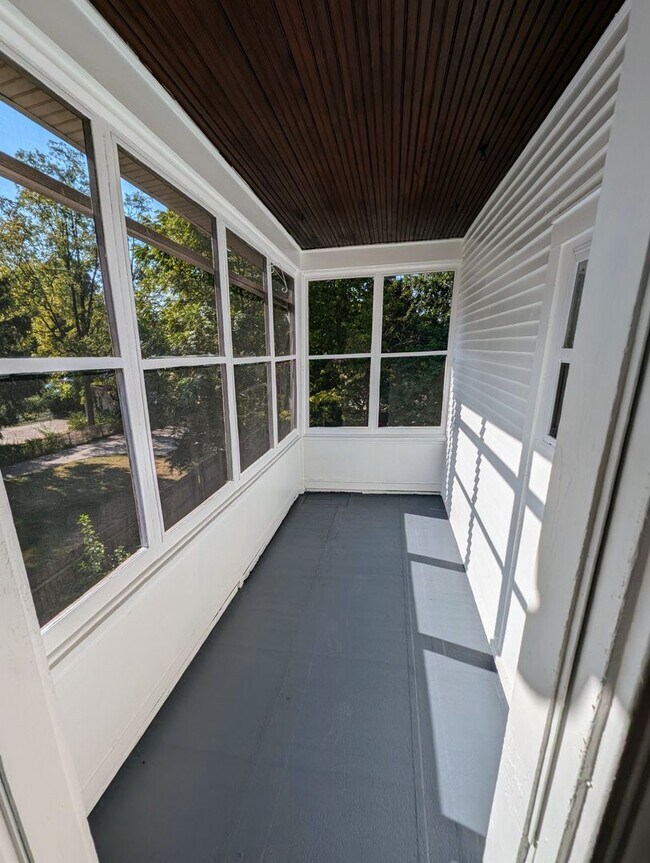 Building Photo - 2145 Slane Ave