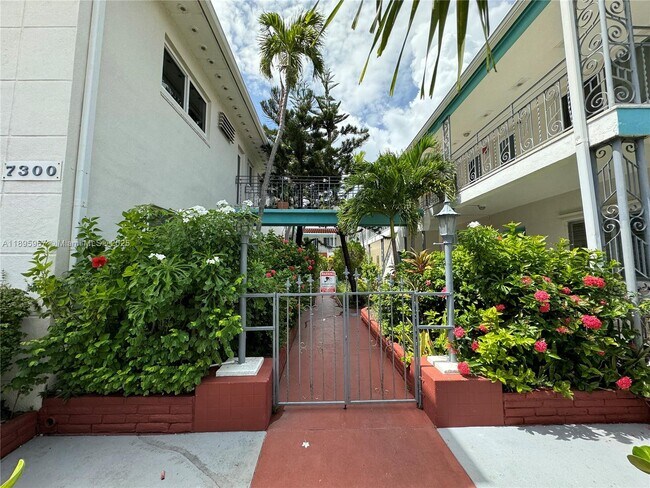 Building Photo - 7300 Byron Ave
