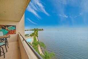 Building Photo - 6035 Sea Ranch Dr