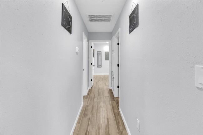 Building Photo - 5815 Schevers St