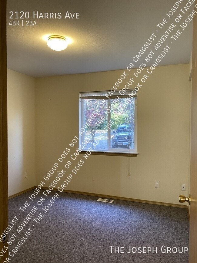Building Photo - 2120 Harris Ave